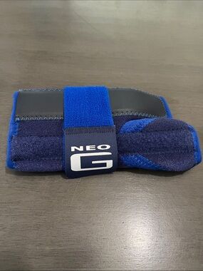 NEO G Blue Support Wrap wrist brace for right hand
